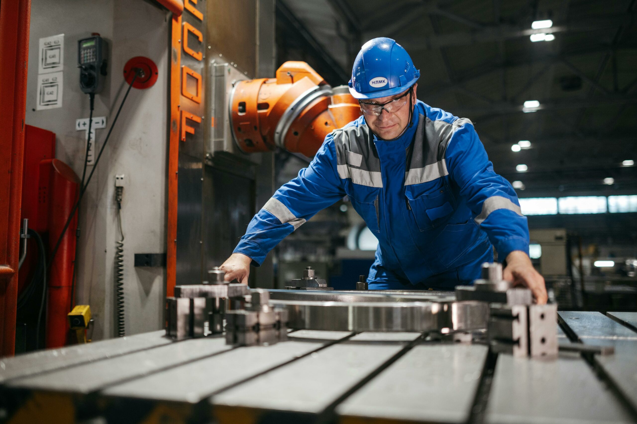 Manufacturing equipment operator using SmartMFG, the modern MES alternative platform